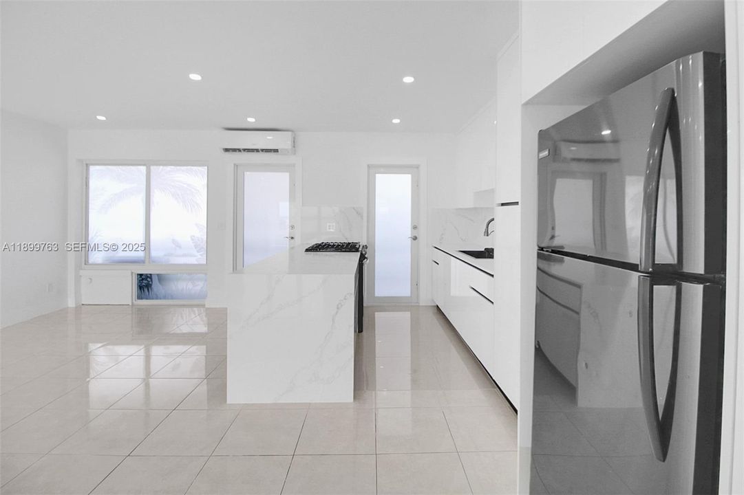 待售: $395,000 (1 贝兹, 1 浴室, 640 平方英尺)