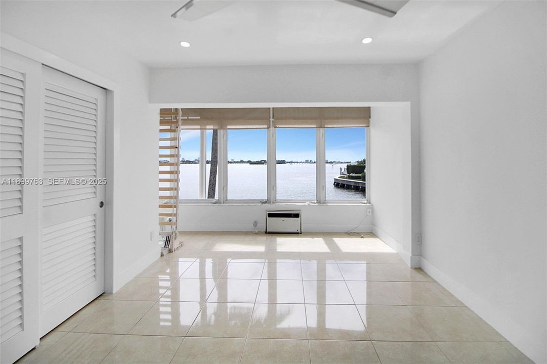 待售: $395,000 (1 贝兹, 1 浴室, 640 平方英尺)