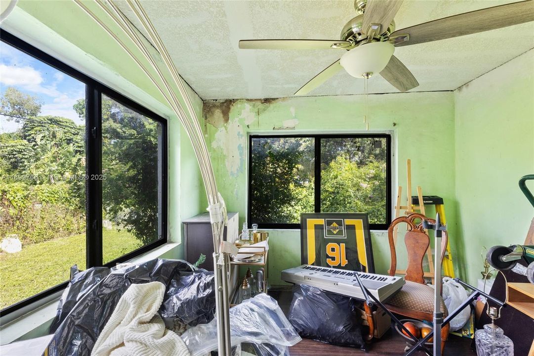 For Sale: $550,000 (2 beds, 1 baths, 1507 Square Feet)