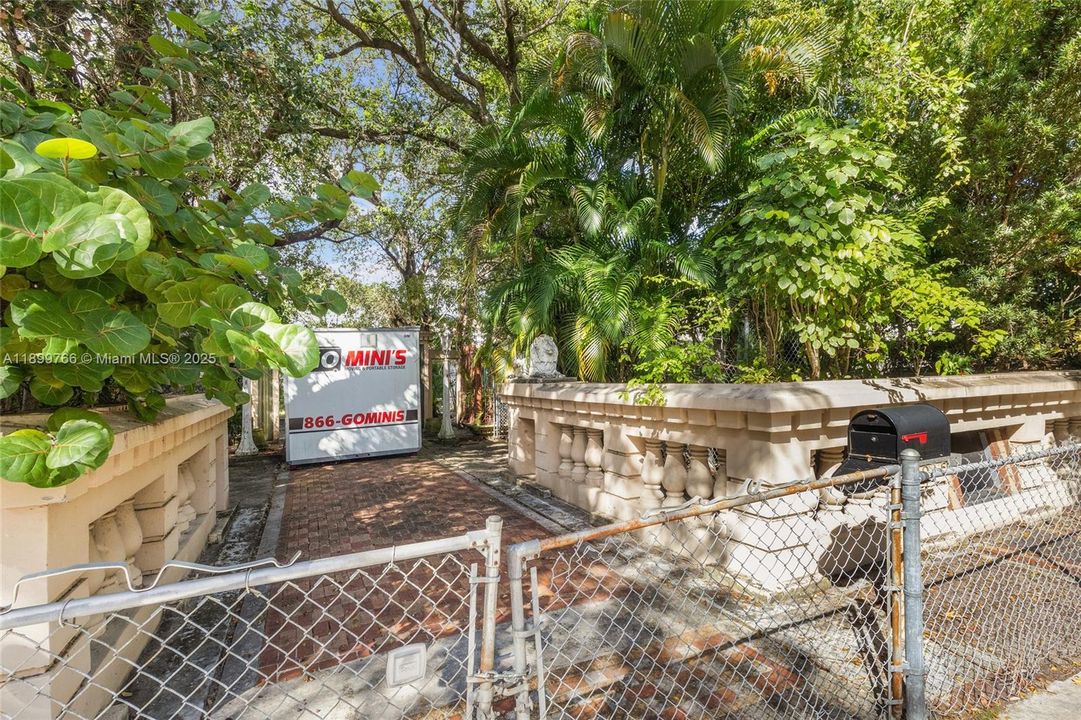 For Sale: $550,000 (2 beds, 1 baths, 1507 Square Feet)