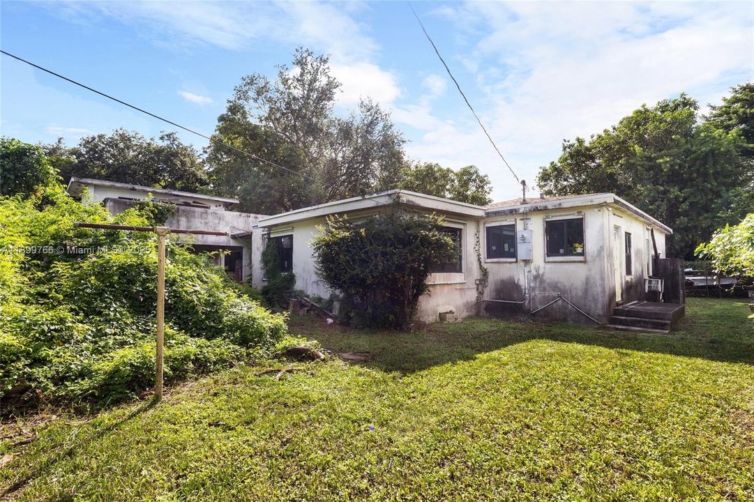 For Sale: $550,000 (2 beds, 1 baths, 1507 Square Feet)