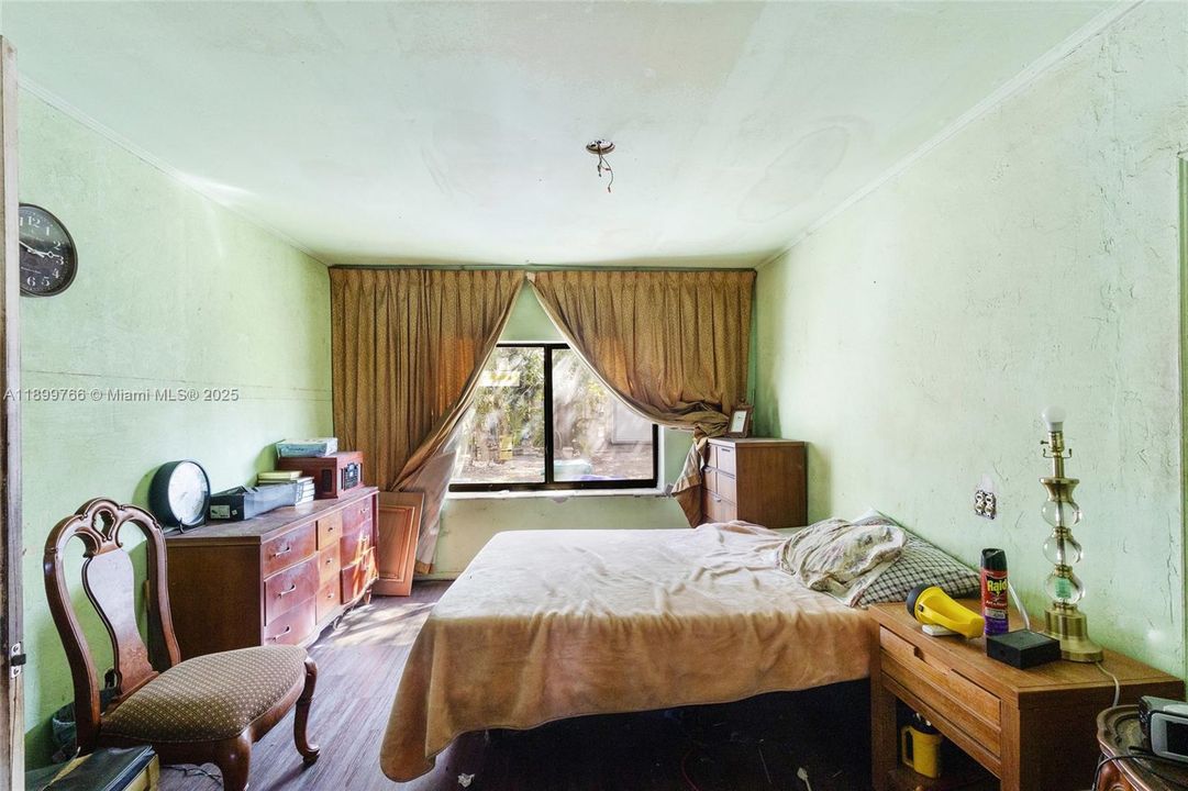 For Sale: $550,000 (2 beds, 1 baths, 1507 Square Feet)