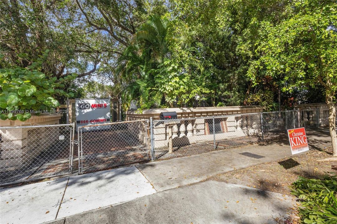 For Sale: $550,000 (2 beds, 1 baths, 1507 Square Feet)