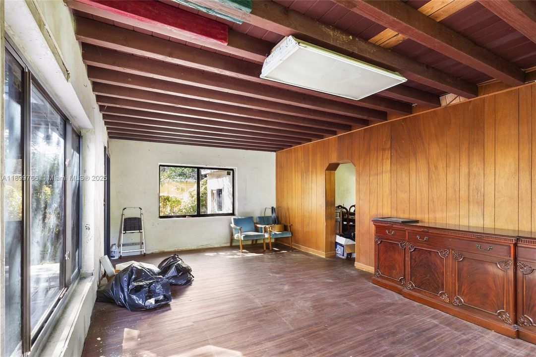 For Sale: $550,000 (2 beds, 1 baths, 1507 Square Feet)