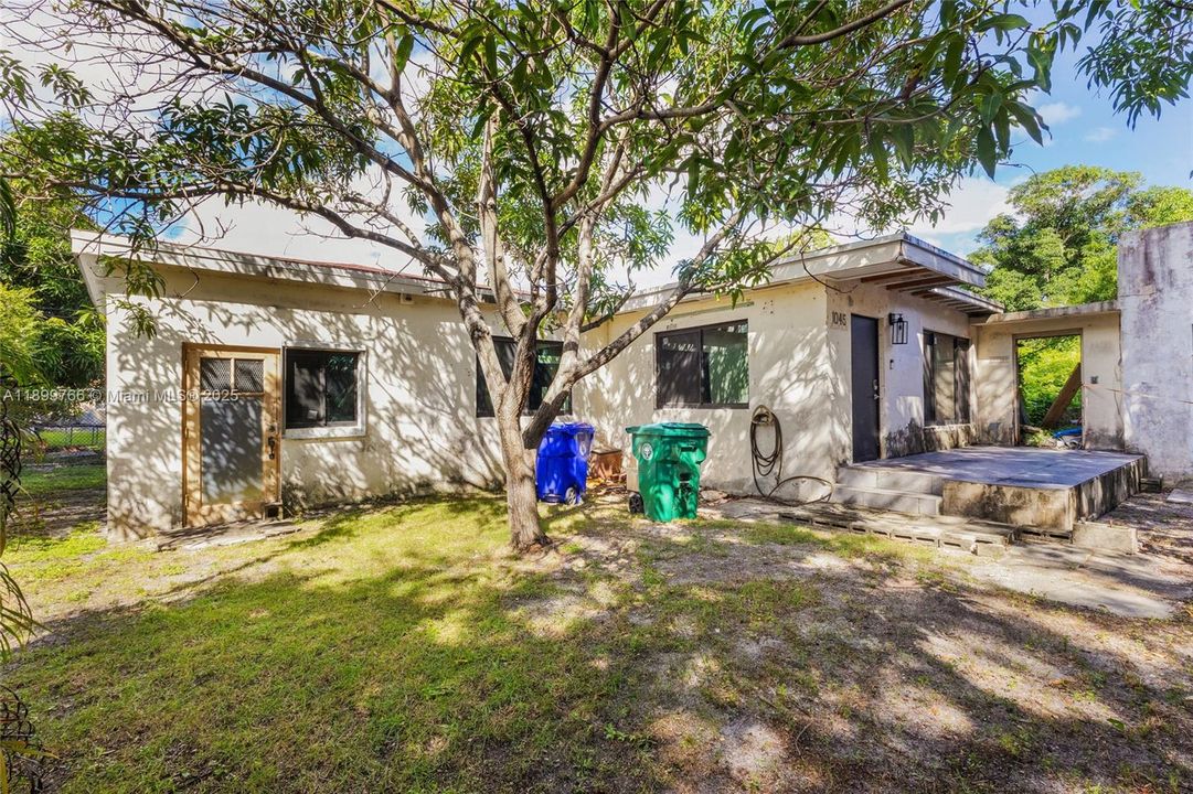 For Sale: $550,000 (2 beds, 1 baths, 1507 Square Feet)