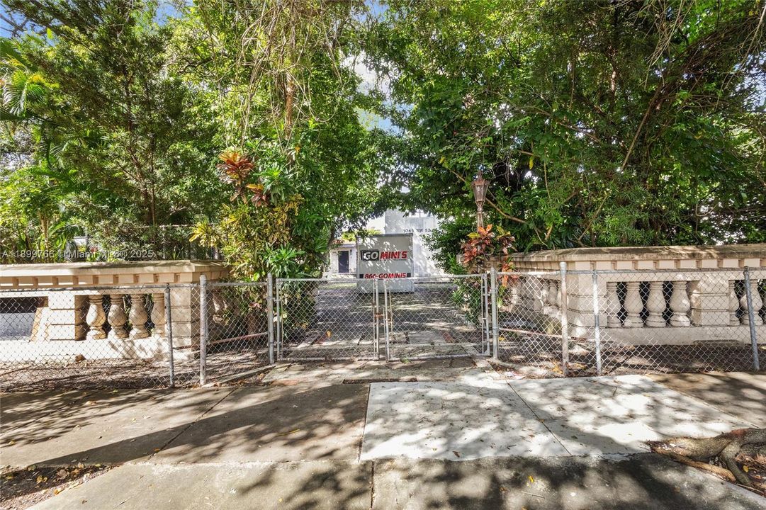 For Sale: $550,000 (2 beds, 1 baths, 1507 Square Feet)