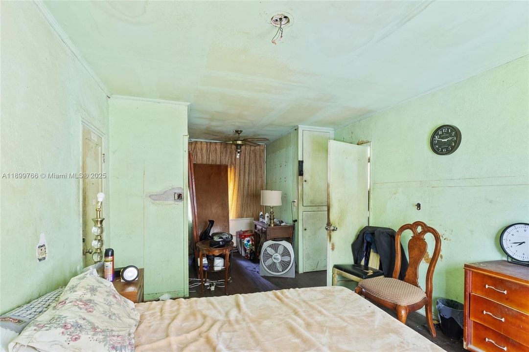 For Sale: $550,000 (2 beds, 1 baths, 1507 Square Feet)