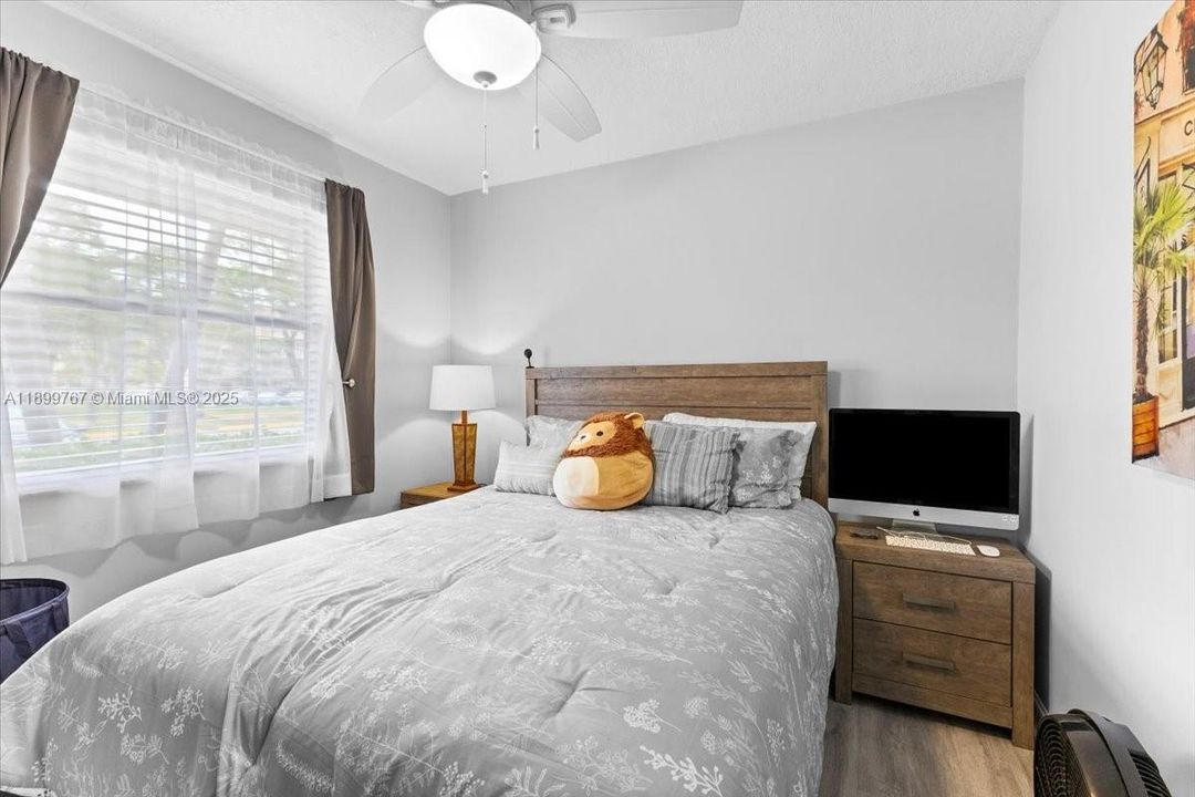 Activo con contrato: $135,000 (2 camas, 2 baños, 810 Pies cuadrados)