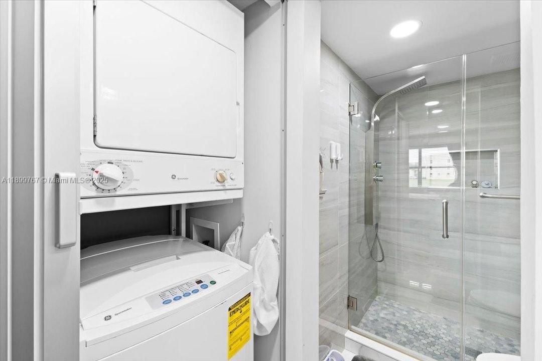 Activo con contrato: $135,000 (2 camas, 2 baños, 810 Pies cuadrados)