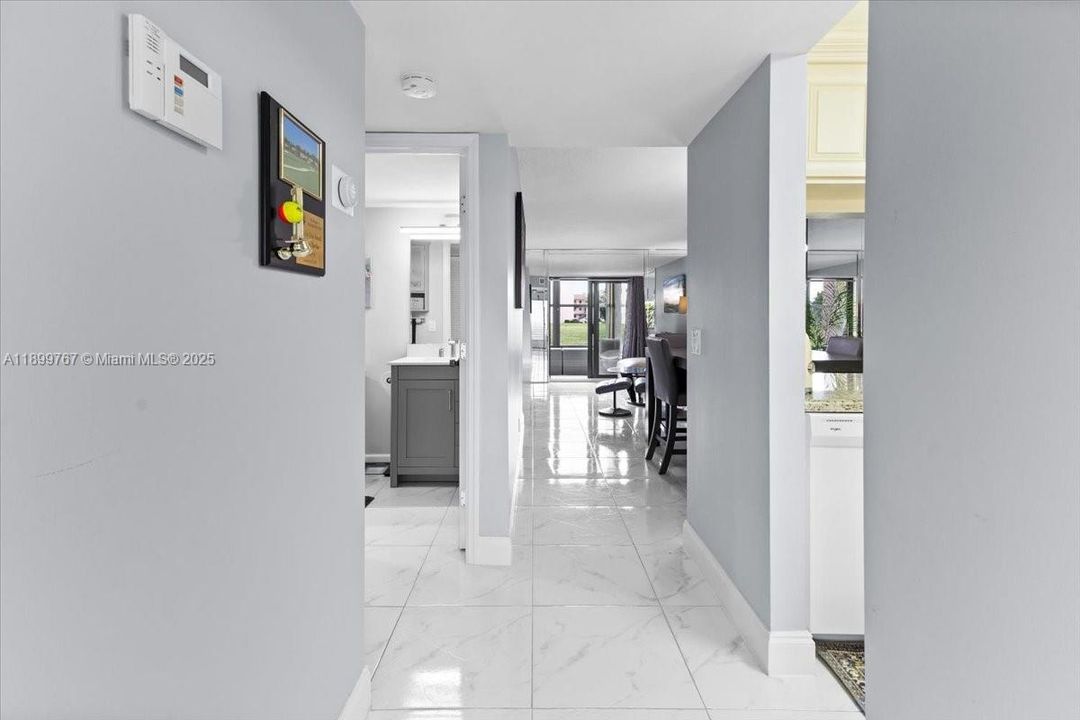 Activo con contrato: $135,000 (2 camas, 2 baños, 810 Pies cuadrados)