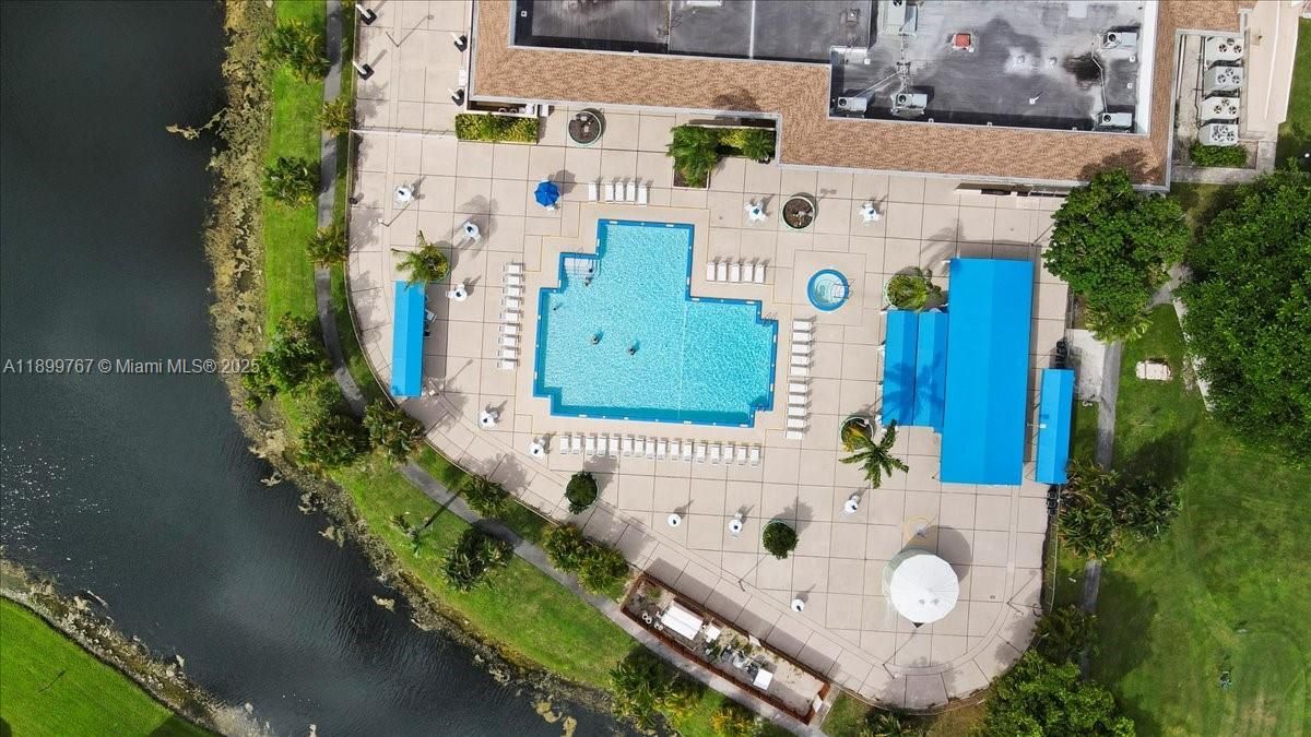 Activo con contrato: $135,000 (2 camas, 2 baños, 810 Pies cuadrados)