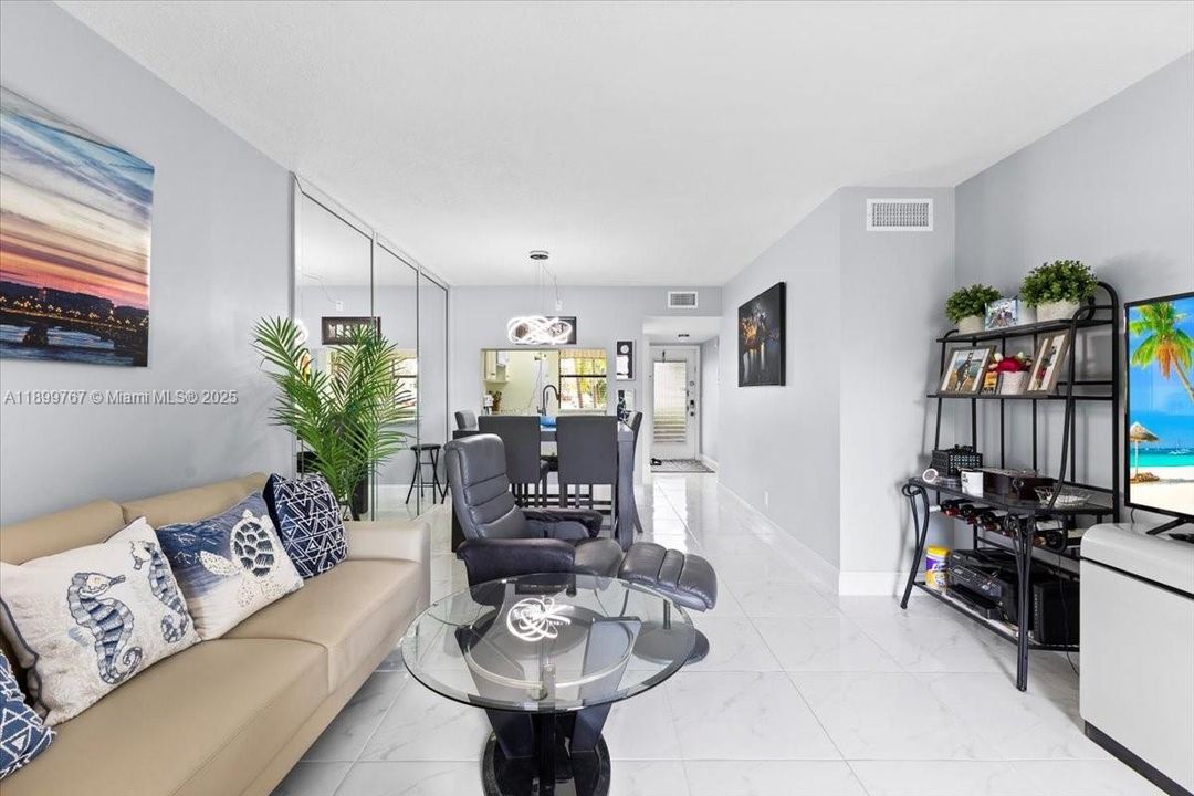 Activo con contrato: $135,000 (2 camas, 2 baños, 810 Pies cuadrados)