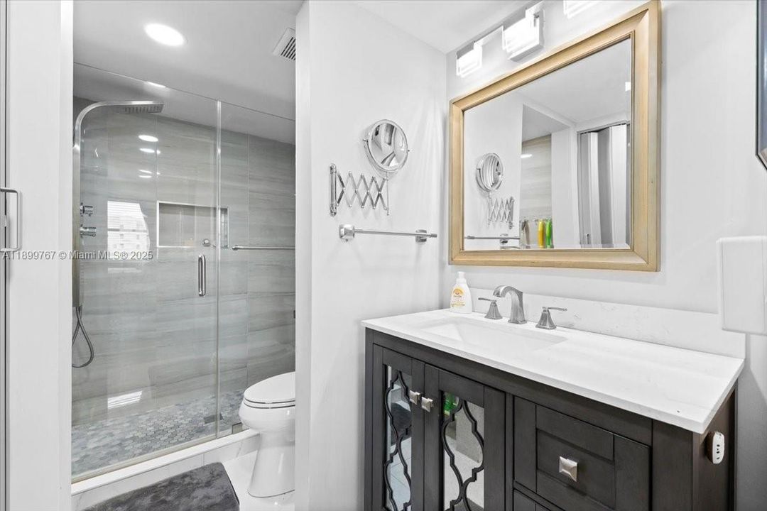 Activo con contrato: $135,000 (2 camas, 2 baños, 810 Pies cuadrados)