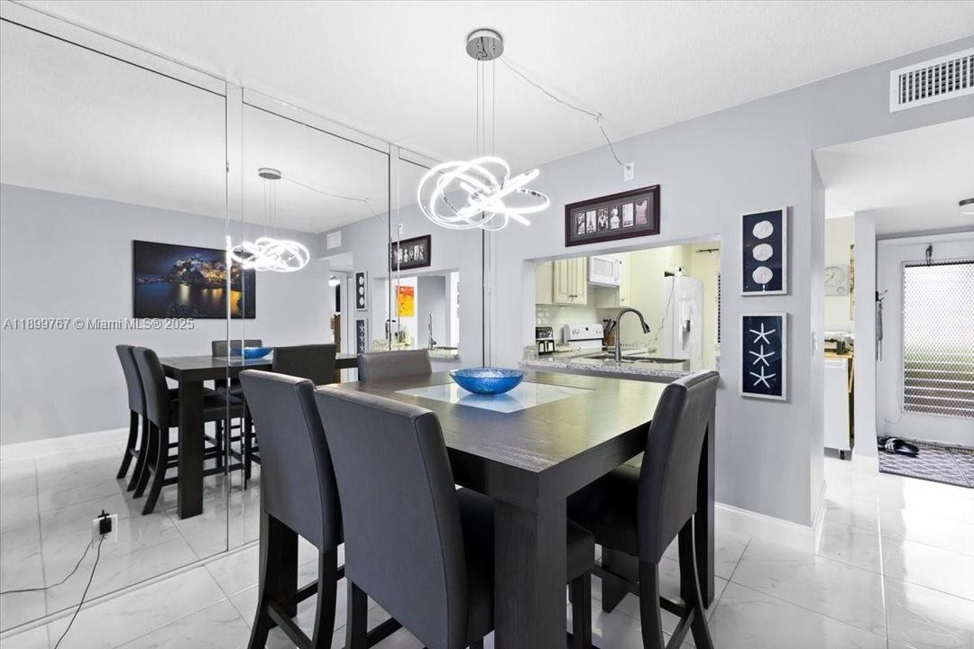 Activo con contrato: $135,000 (2 camas, 2 baños, 810 Pies cuadrados)