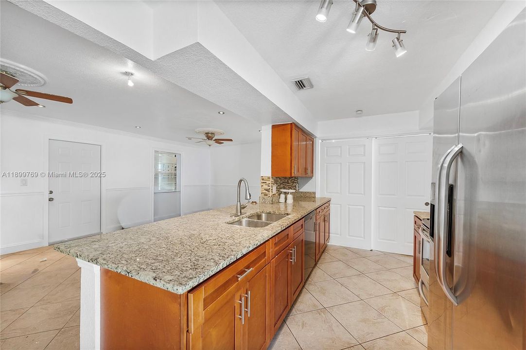 Active With Contract: $419,900 (3 beds, 2 baths, 1172 Square Feet)