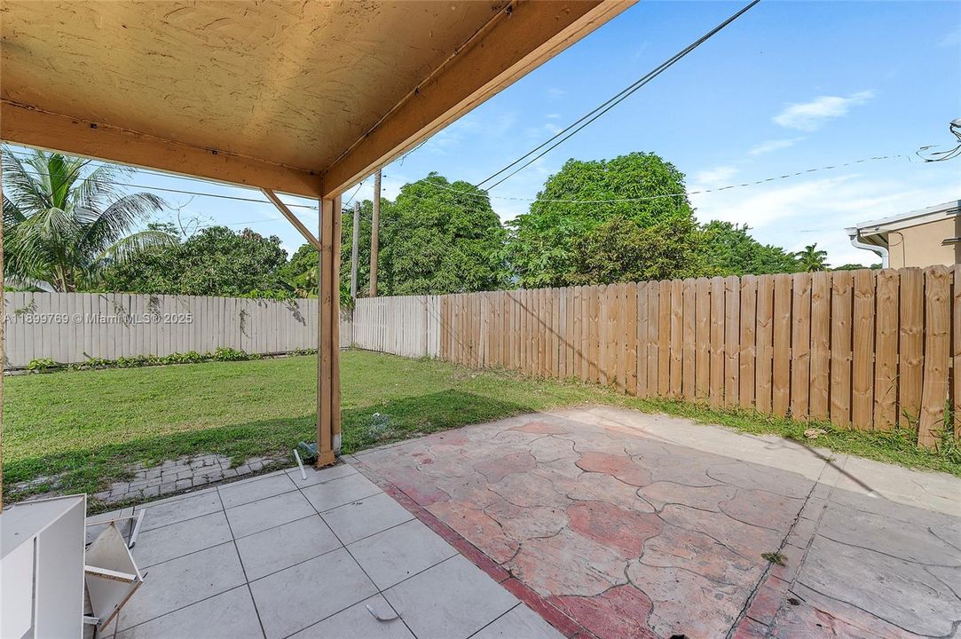 Active With Contract: $419,900 (3 beds, 2 baths, 1172 Square Feet)