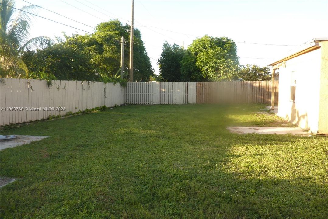 Active With Contract: $419,900 (3 beds, 2 baths, 1172 Square Feet)