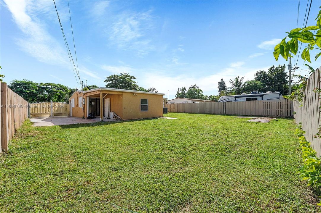 Active With Contract: $419,900 (3 beds, 2 baths, 1172 Square Feet)