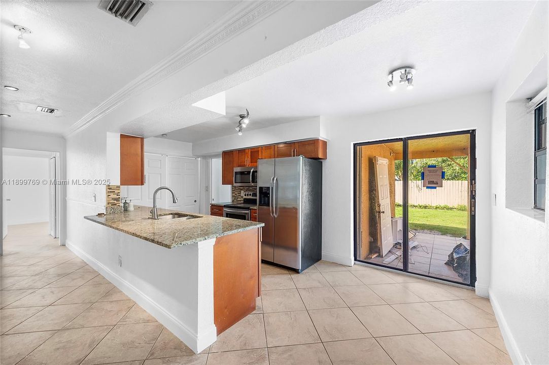 Active With Contract: $419,900 (3 beds, 2 baths, 1172 Square Feet)