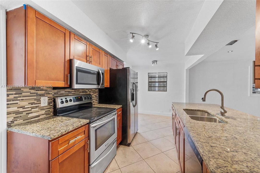 Active With Contract: $419,900 (3 beds, 2 baths, 1172 Square Feet)