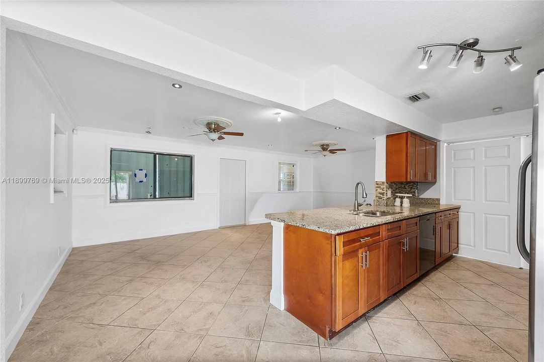 Active With Contract: $419,900 (3 beds, 2 baths, 1172 Square Feet)