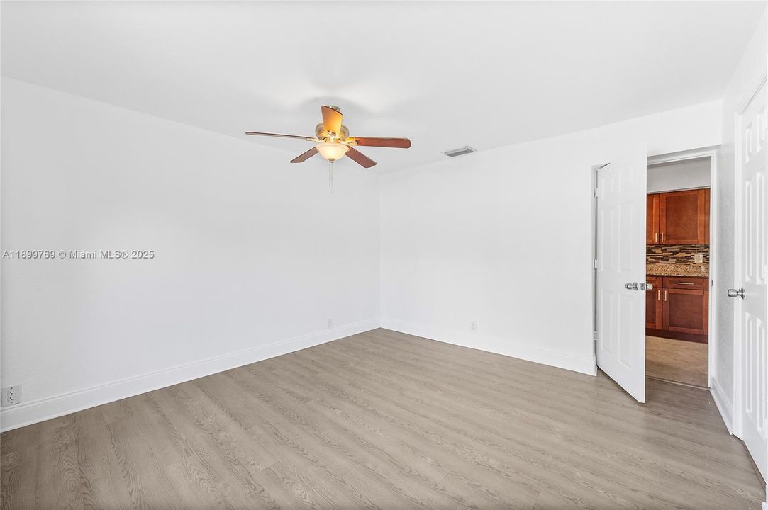 Active With Contract: $419,900 (3 beds, 2 baths, 1172 Square Feet)