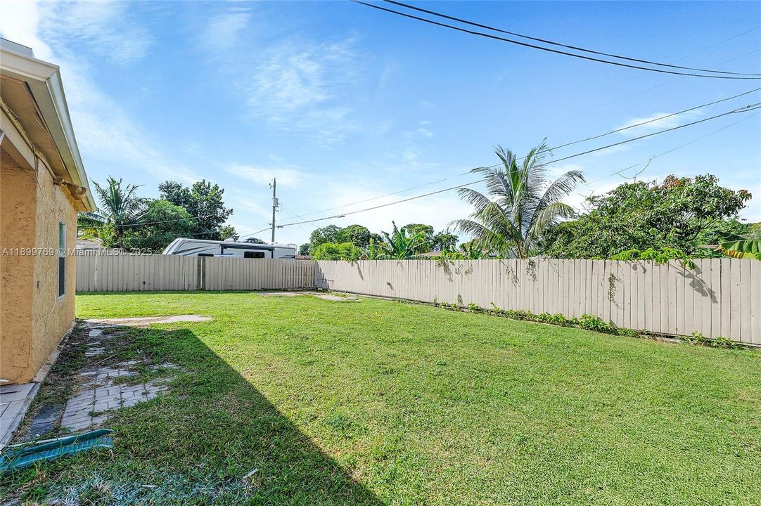 Active With Contract: $419,900 (3 beds, 2 baths, 1172 Square Feet)