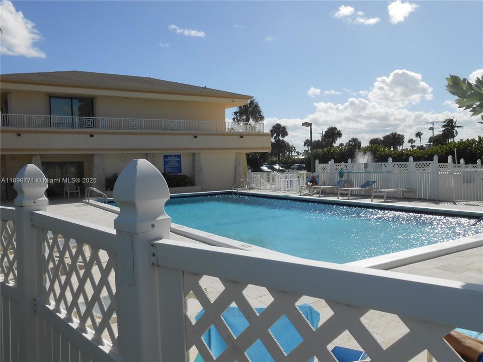 For Sale: $450,000 (2 beds, 2 baths, 1017 Square Feet)