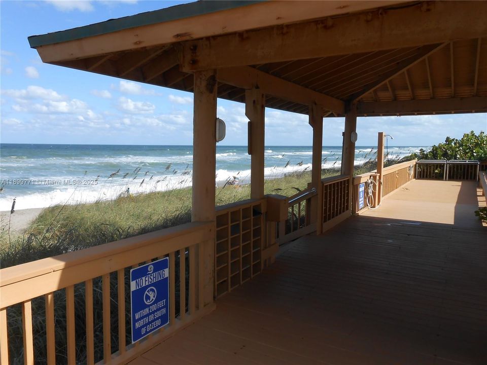 For Sale: $450,000 (2 beds, 2 baths, 1017 Square Feet)