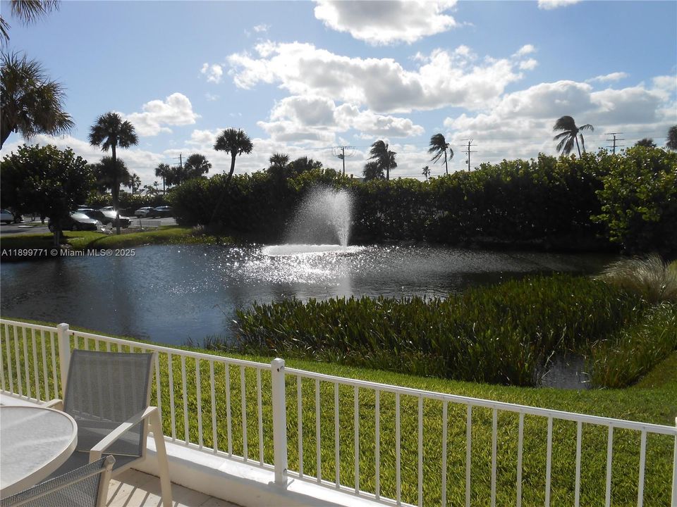 For Sale: $450,000 (2 beds, 2 baths, 1017 Square Feet)