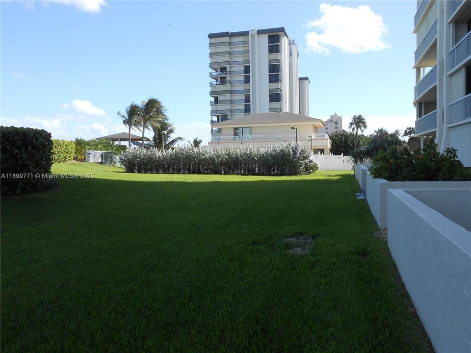 For Sale: $450,000 (2 beds, 2 baths, 1017 Square Feet)