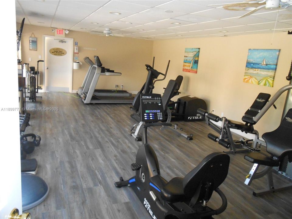 For Sale: $450,000 (2 beds, 2 baths, 1017 Square Feet)