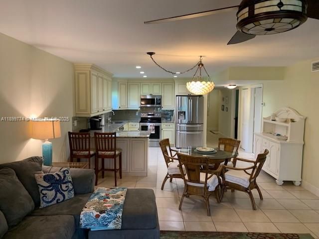 For Rent: $3,450 (3 beds, 2 baths, 1315 Square Feet)