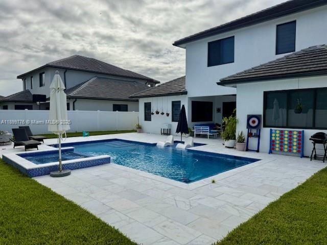 En Venta: $1,295,000 (4 camas, 3 baños, 3637 Pies cuadrados)