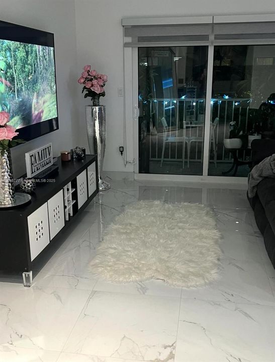 For Rent: $2,900 (3 beds, 2 baths, 1207 Square Feet)