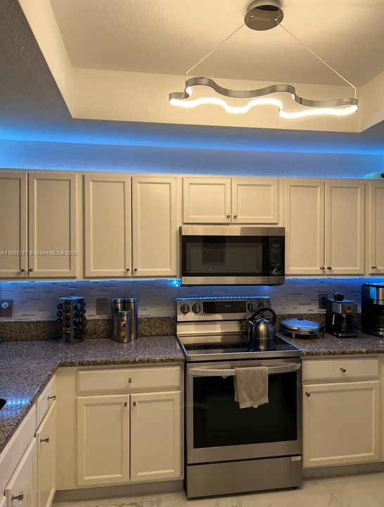 For Rent: $2,900 (3 beds, 2 baths, 1207 Square Feet)