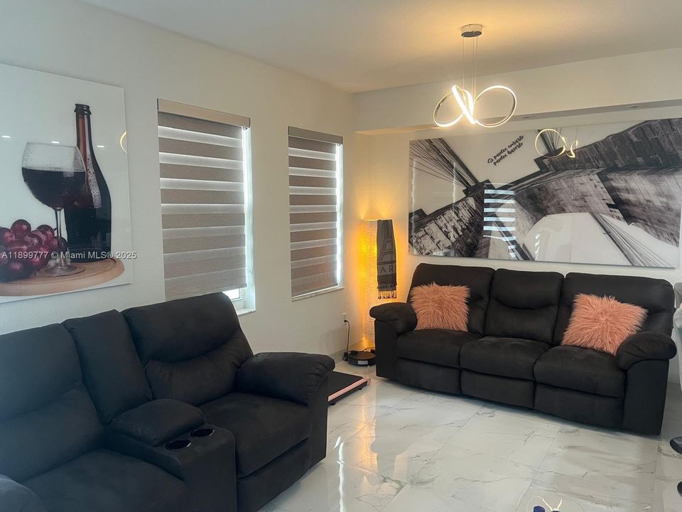 For Rent: $2,900 (3 beds, 2 baths, 1207 Square Feet)