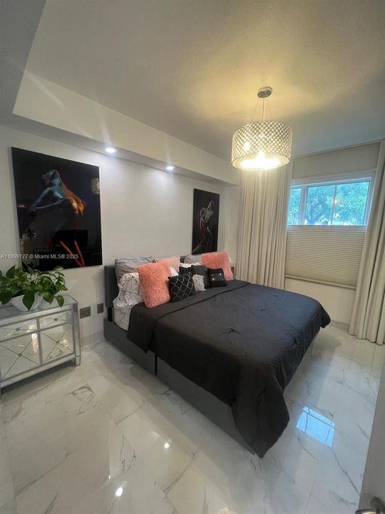 For Rent: $2,900 (3 beds, 2 baths, 1207 Square Feet)