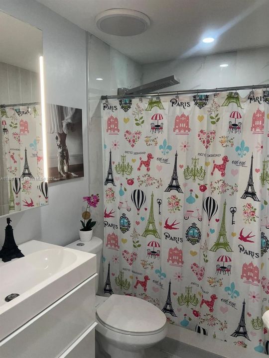 For Rent: $2,900 (3 beds, 2 baths, 1207 Square Feet)