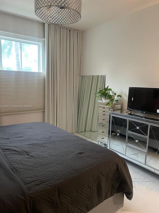 For Rent: $2,900 (3 beds, 2 baths, 1207 Square Feet)