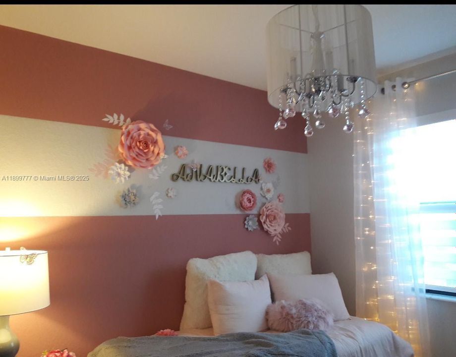 For Rent: $2,900 (3 beds, 2 baths, 1207 Square Feet)