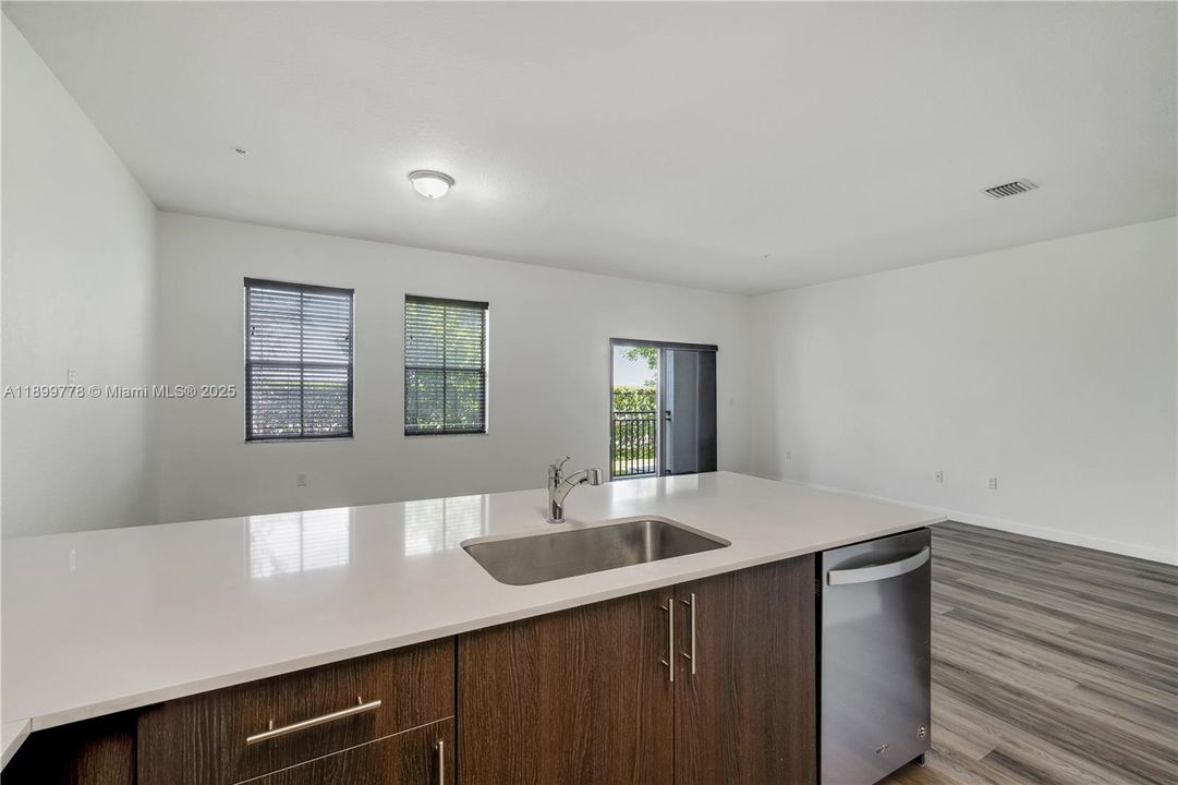 For Rent: $2,700 (3 beds, 2 baths, 1384 Square Feet)