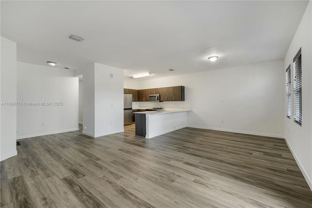 For Rent: $2,700 (3 beds, 2 baths, 1384 Square Feet)