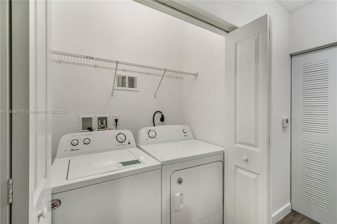 For Rent: $2,700 (3 beds, 2 baths, 1384 Square Feet)