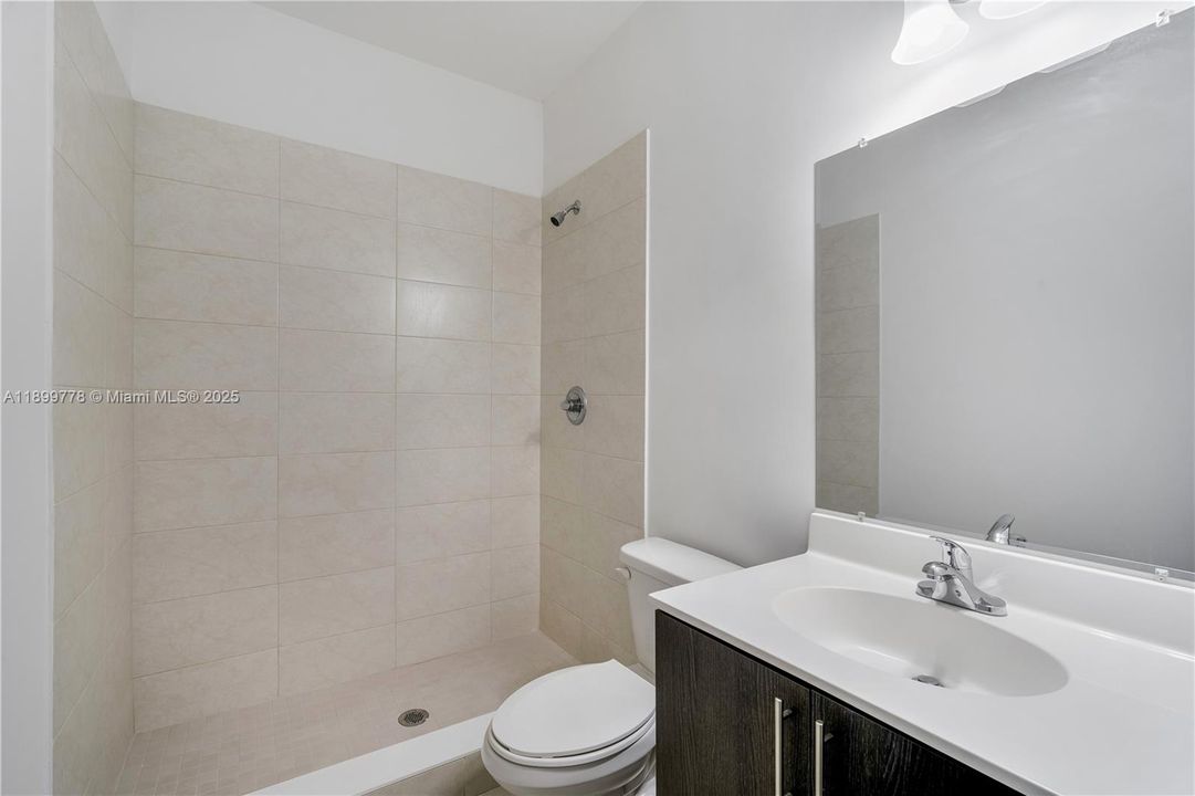 For Rent: $2,700 (3 beds, 2 baths, 1384 Square Feet)