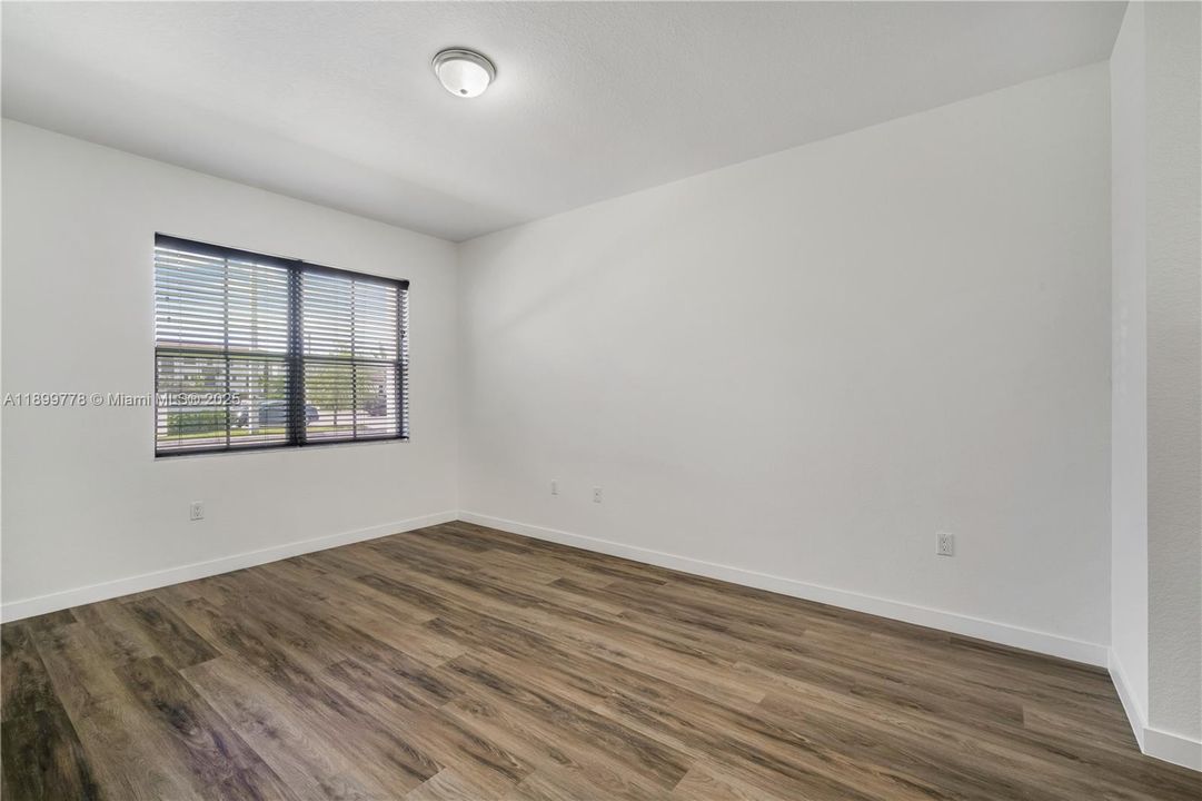 For Rent: $2,700 (3 beds, 2 baths, 1384 Square Feet)