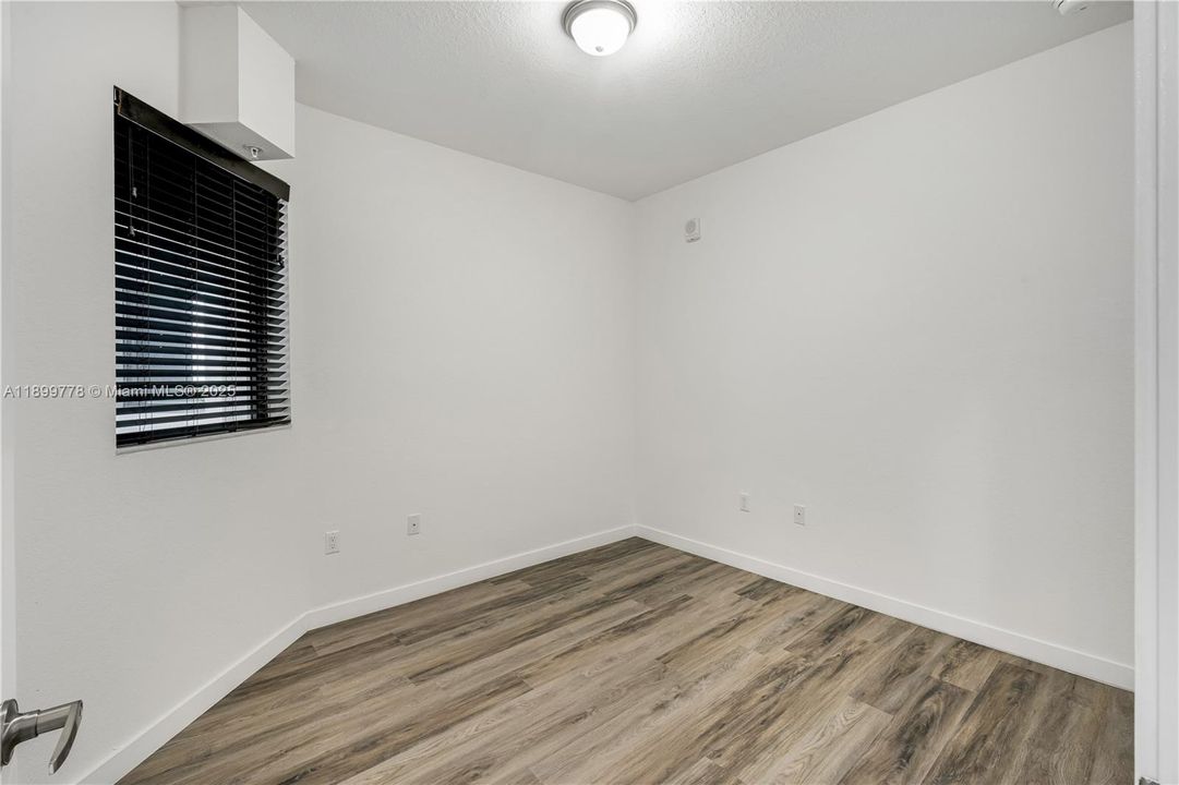 For Rent: $2,700 (3 beds, 2 baths, 1384 Square Feet)