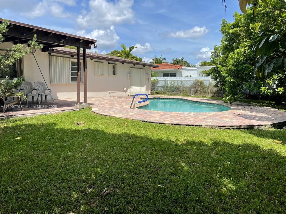 Recently Sold: $725,000 (4 beds, 2 baths, 1836 Square Feet)