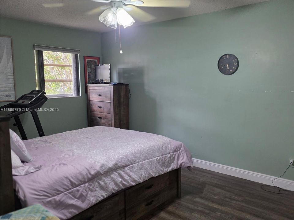 Recently Sold: $725,000 (4 beds, 2 baths, 1836 Square Feet)