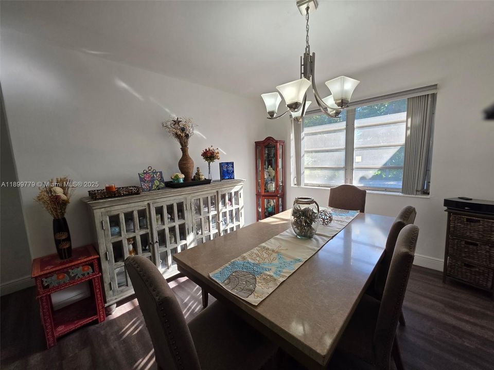 Recently Sold: $725,000 (4 beds, 2 baths, 1836 Square Feet)